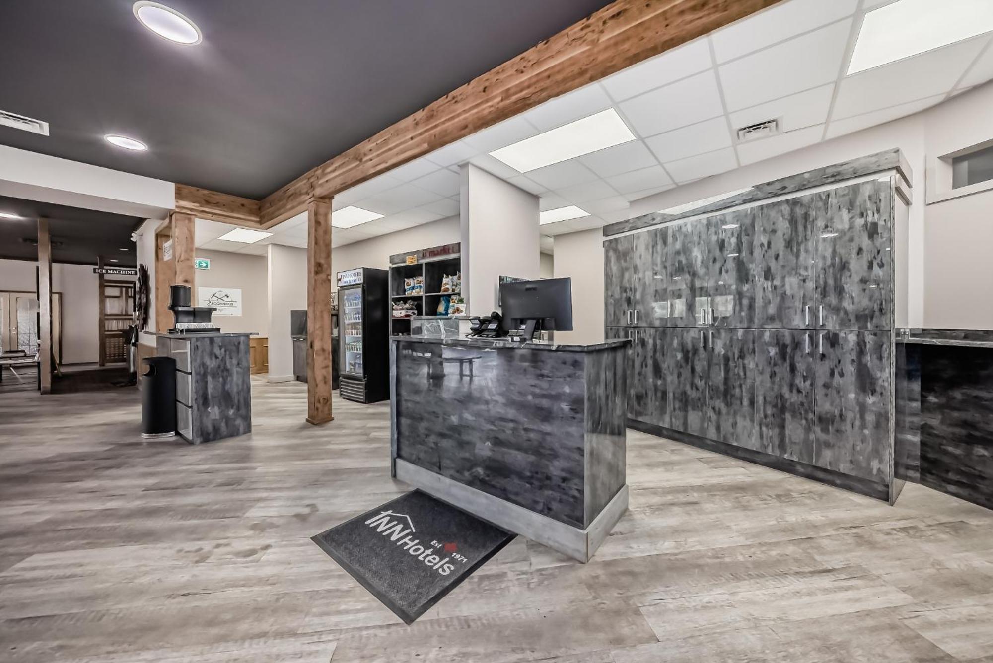 Invermere Inn & Suites Dış mekan fotoğraf
